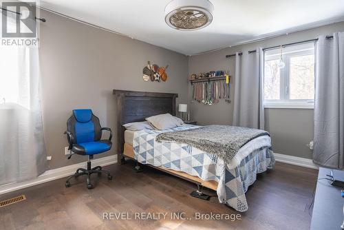18 Martin St, Springwater, ON - Indoor Photo Showing Gym Room