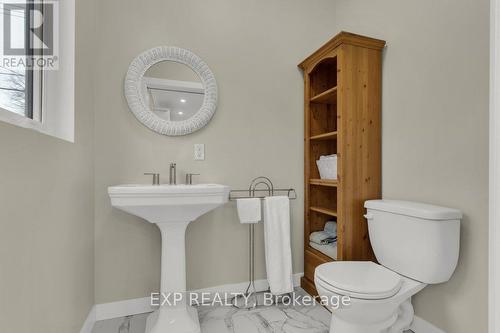 350 Stone St S, Gananoque, ON - Indoor Photo Showing Bathroom