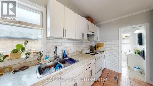 553 Quebec St, London, ON - Indoor Photo Showing Kitchen With Double Sink