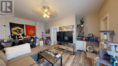 553 Quebec Street, London, ON - Indoor Photo Showing Living Room