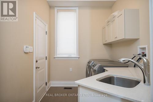 2163 Vineland Cres, Oakville, ON - Indoor Photo Showing Laundry Room