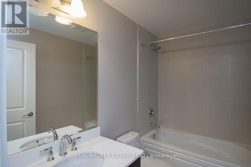 2163 Vineland Cres, Oakville, ON - Indoor Photo Showing Bathroom