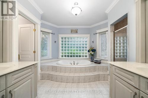 5775 Kirby Road, Vaughan, ON - Indoor Photo Showing Bathroom