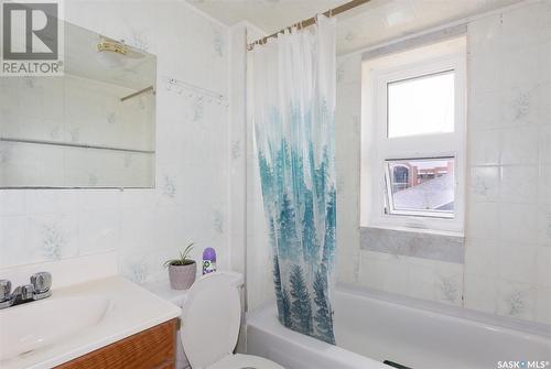 224 River Street E, Moose Jaw, SK - Indoor Photo Showing Bathroom