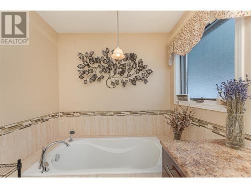 27 Preston Crescent, Enderby, BC - Indoor Photo Showing Bathroom