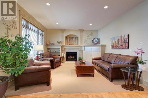 324 Quilchena Drive, Kelowna, BC - Indoor Photo Showing Living Room With Fireplace