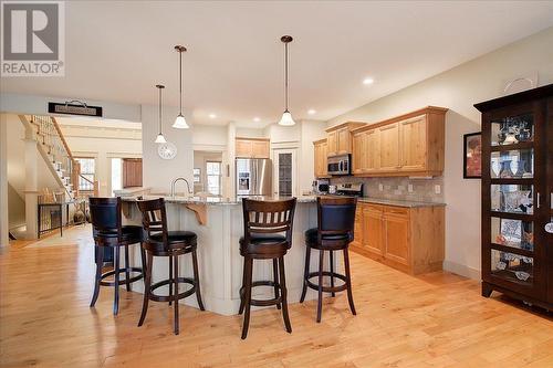 324 Quilchena Drive, Kelowna, BC - Indoor Photo Showing Kitchen With Upgraded Kitchen