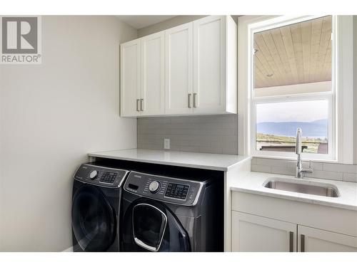 5717 Mountainside Drive, Kelowna, BC - Indoor Photo Showing Laundry Room