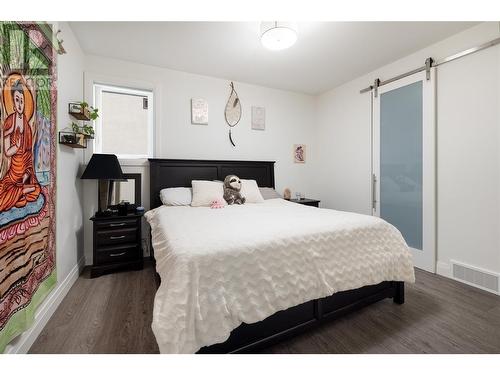 5717 Mountainside Drive, Kelowna, BC - Indoor Photo Showing Bedroom