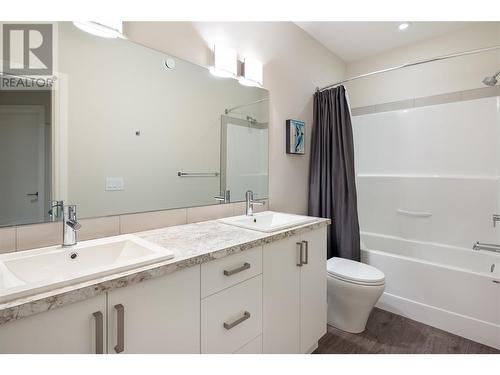 5717 Mountainside Drive, Kelowna, BC - Indoor Photo Showing Bathroom