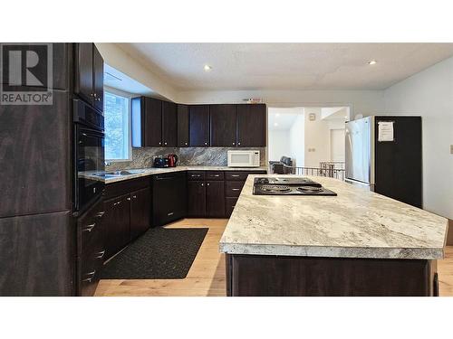 2650 Thacker Drive, West Kelowna, BC - Indoor Photo Showing Kitchen