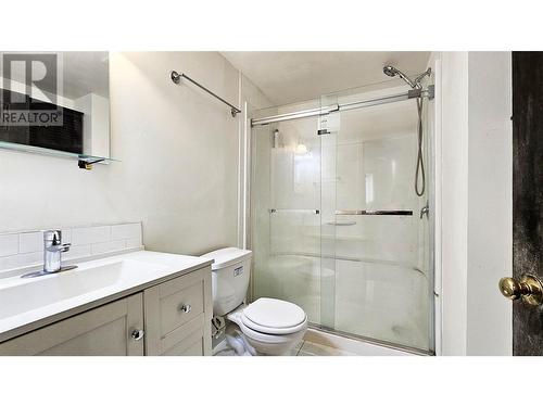 2650 Thacker Drive, West Kelowna, BC - Indoor Photo Showing Bathroom