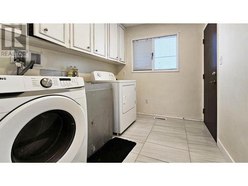 2650 Thacker Drive, West Kelowna, BC - Indoor Photo Showing Laundry Room