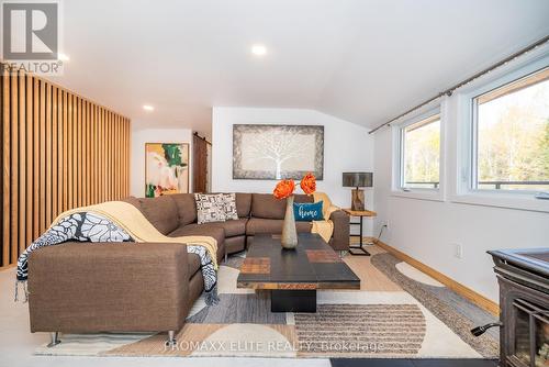 28034 Highway 41, Greater Madawaska, ON - Indoor Photo Showing Living Room