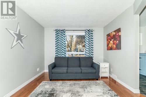 73 King St, Kawartha Lakes, ON - Indoor Photo Showing Living Room