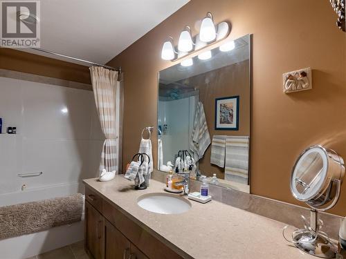 3388 Skaha Lake Road Unit# 903, Penticton, BC - Indoor Photo Showing Bathroom