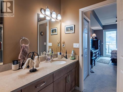 3388 Skaha Lake Road Unit# 903, Penticton, BC - Indoor Photo Showing Bathroom