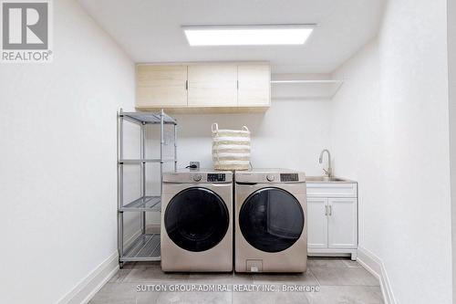 470 Doubletree Lane, Newmarket, ON - Indoor Photo Showing Laundry Room