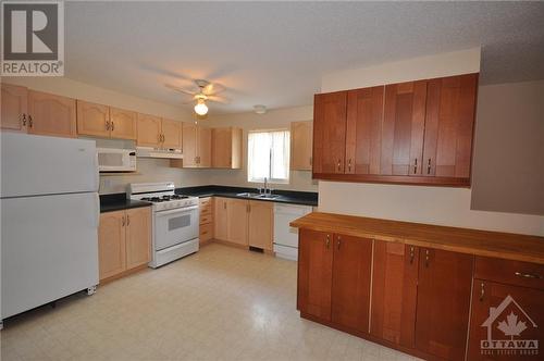 25 Barclay Street, Carleton Place, ON - Indoor Photo Showing Kitchen With Double Sink