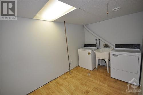 25 Barclay Street, Carleton Place, ON - Indoor Photo Showing Laundry Room