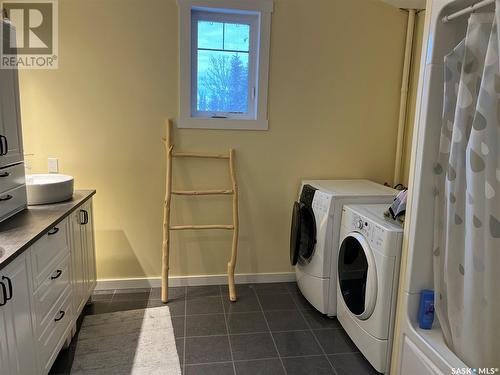 20 Nipew Place, Candle Lake, SK - Indoor Photo Showing Laundry Room