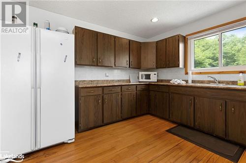 1096 Sandwood Road, Utterson, ON - Indoor Photo Showing Kitchen With Double Sink