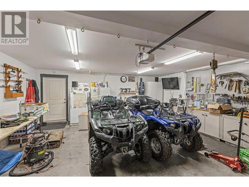 1258 Bergamot Avenue, Kelowna, BC - Indoor Photo Showing Garage