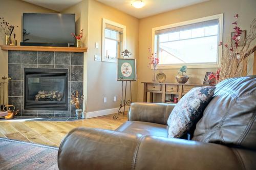 26 - 4878 Ridge Road, Radium Hot Springs, BC - Indoor Photo Showing Living Room With Fireplace