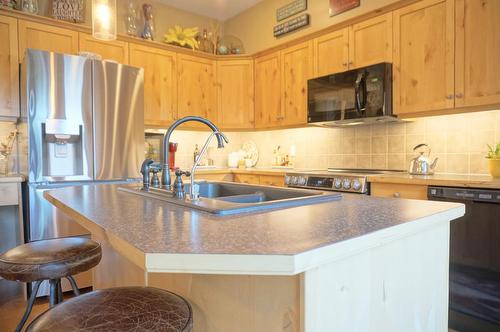 26 - 4878 Ridge Road, Radium Hot Springs, BC - Indoor Photo Showing Kitchen With Double Sink With Upgraded Kitchen