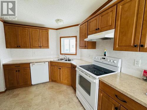 109 Brahma Crescent, Williams Lake, BC - Indoor Photo Showing Kitchen With Double Sink