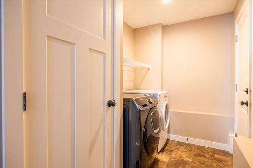2311 Falcon Court, Sparwood, BC - Indoor Photo Showing Laundry Room