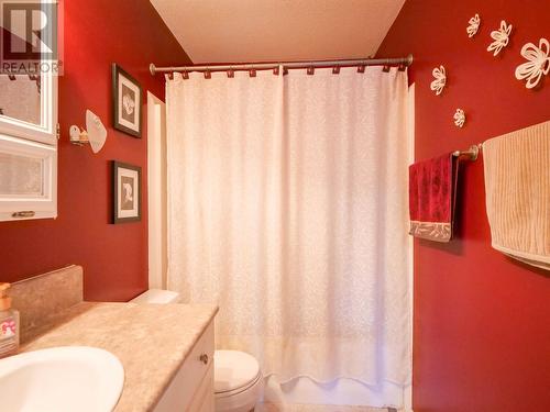 1255 Moffat Avenue, Quesnel, BC - Indoor Photo Showing Bathroom