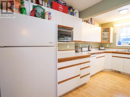 1255 Moffat Avenue, Quesnel, BC - Indoor Photo Showing Kitchen