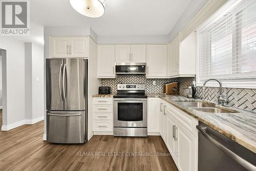 374 Limeridge Rd E, Hamilton, ON - Indoor Photo Showing Kitchen With Double Sink