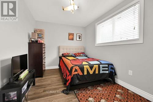 374 Limeridge Rd E, Hamilton, ON - Indoor Photo Showing Bedroom