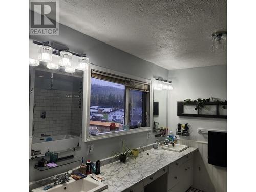 4509 Shaw Drive, Forest Grove, BC - Indoor