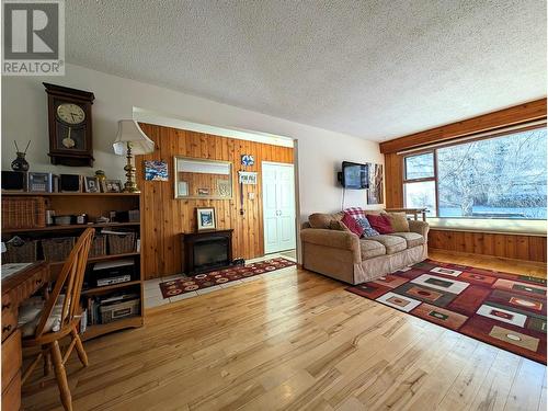 2568 Abbott Crescent, Prince George, BC - Indoor Photo Showing Living Room