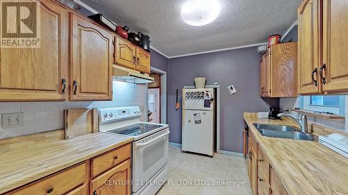 308142 Hockley Road, Mono, ON - Indoor Photo Showing Kitchen With Double Sink
