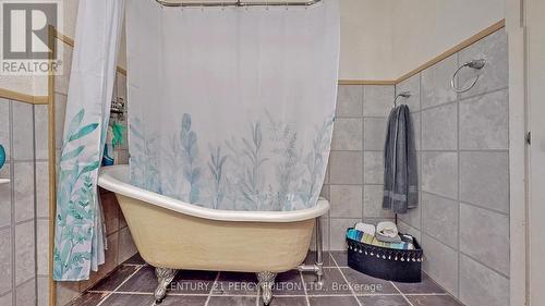 308142 Hockley Road, Mono, ON - Indoor Photo Showing Bathroom