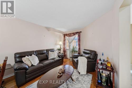 43 Bianca Dr, Hamilton, ON - Indoor Photo Showing Living Room