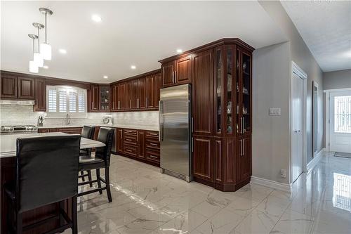 134 Dewitt Road, Stoney Creek, ON - Indoor Photo Showing Kitchen With Upgraded Kitchen