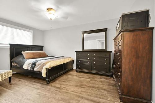 374 Limeridge Road E, Hamilton, ON - Indoor Photo Showing Bedroom