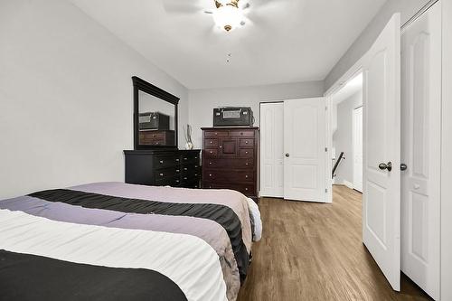 374 Limeridge Road E, Hamilton, ON - Indoor Photo Showing Bedroom