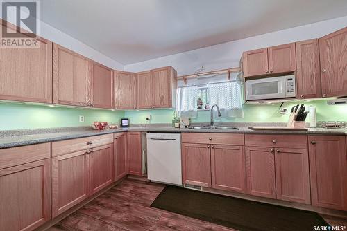 1082 4Th Avenue Ne, Moose Jaw, SK - Indoor Photo Showing Kitchen With Double Sink
