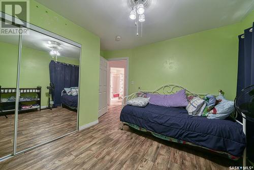 1082 4Th Avenue Ne, Moose Jaw, SK - Indoor Photo Showing Bedroom