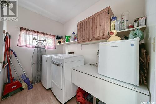 1082 4Th Avenue Ne, Moose Jaw, SK - Indoor Photo Showing Laundry Room