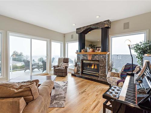 198 Heritage Dr, Nanaimo, BC - Indoor Photo Showing Living Room With Fireplace