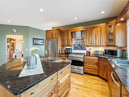 198 Heritage Dr, Nanaimo, BC - Indoor Photo Showing Kitchen