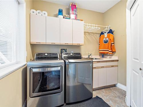 198 Heritage Dr, Nanaimo, BC - Indoor Photo Showing Laundry Room