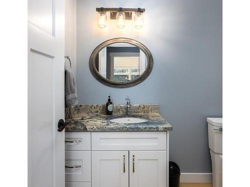 3960 Wedgepoint Terr, Saanich, BC - Indoor Photo Showing Bathroom